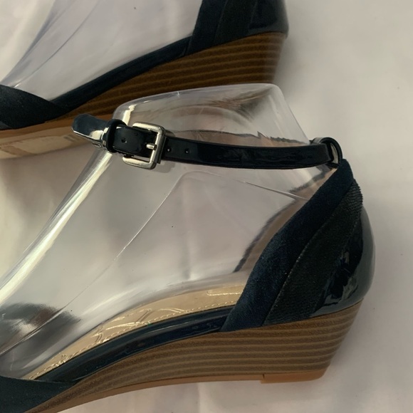 NWOT Gianni Bini Navy Blue Strap Kitten Wedge - Picture 10 of 12